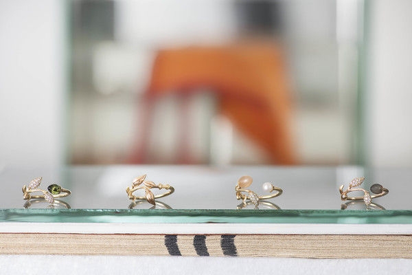 Blooming 18K Gold Ring w. Diamonds & Tourmaline