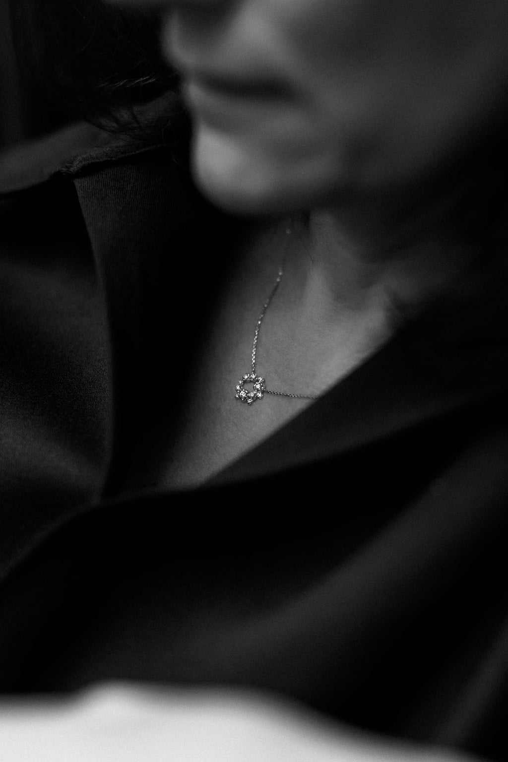 Mellem Circle Nr 01 18K Guld, Hvidguld eller Rosaguld Halskæde m. Diamanter