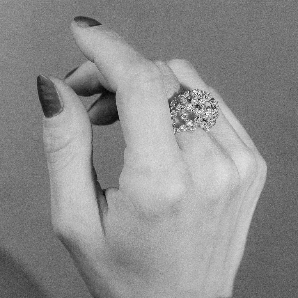 Sphere Nr 01 18K Gold, Whitegold or Rosegold Ring w. Diamonds