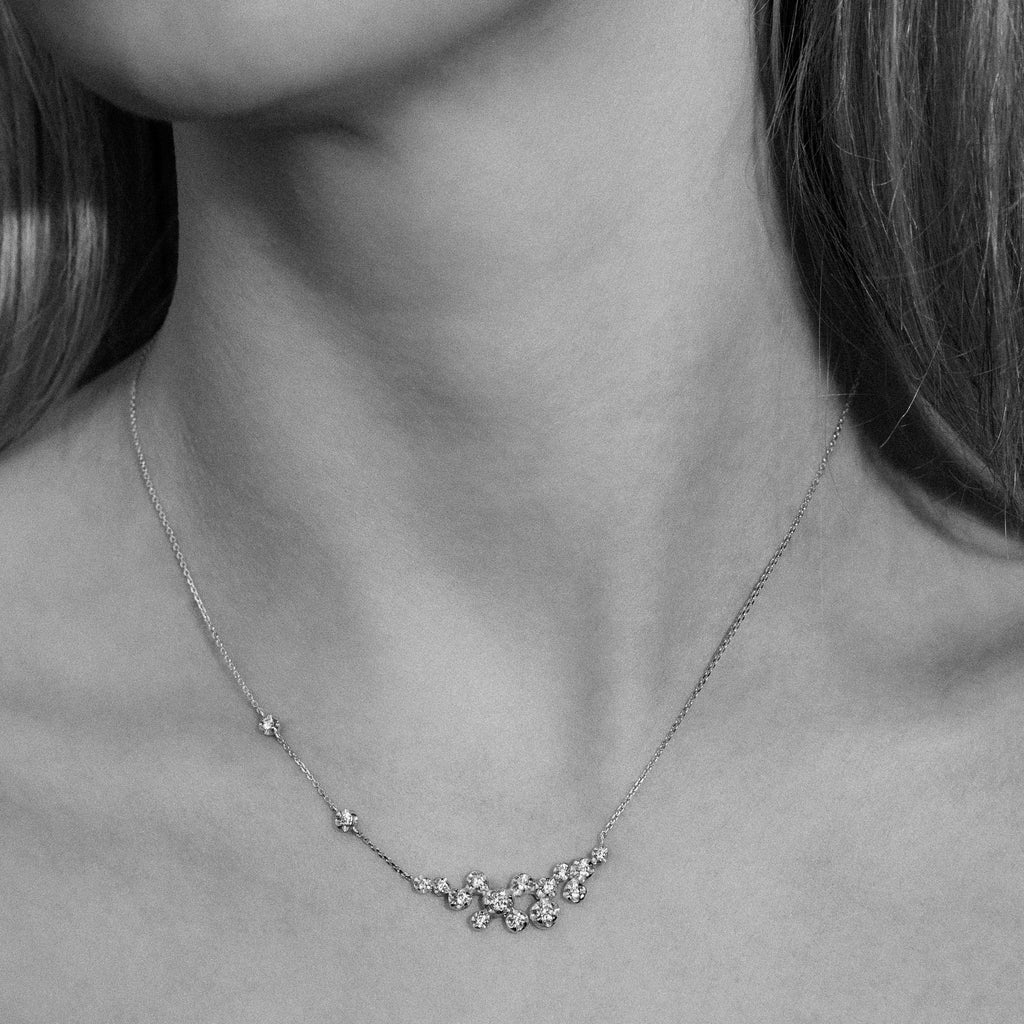 Cluster Nr 03 18K Gold, Whitegold or Rosegold Necklace w. Diamonds