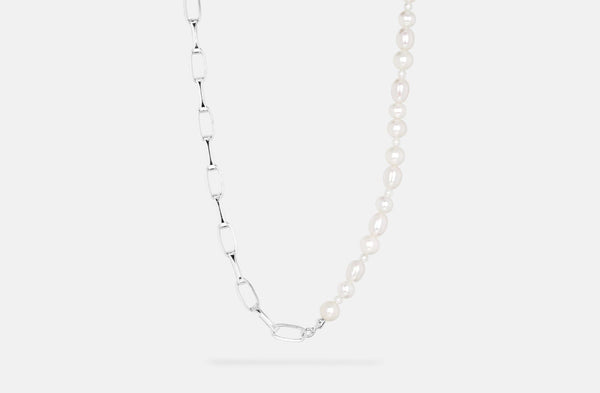 IX Uniqio Pearl  Necklace