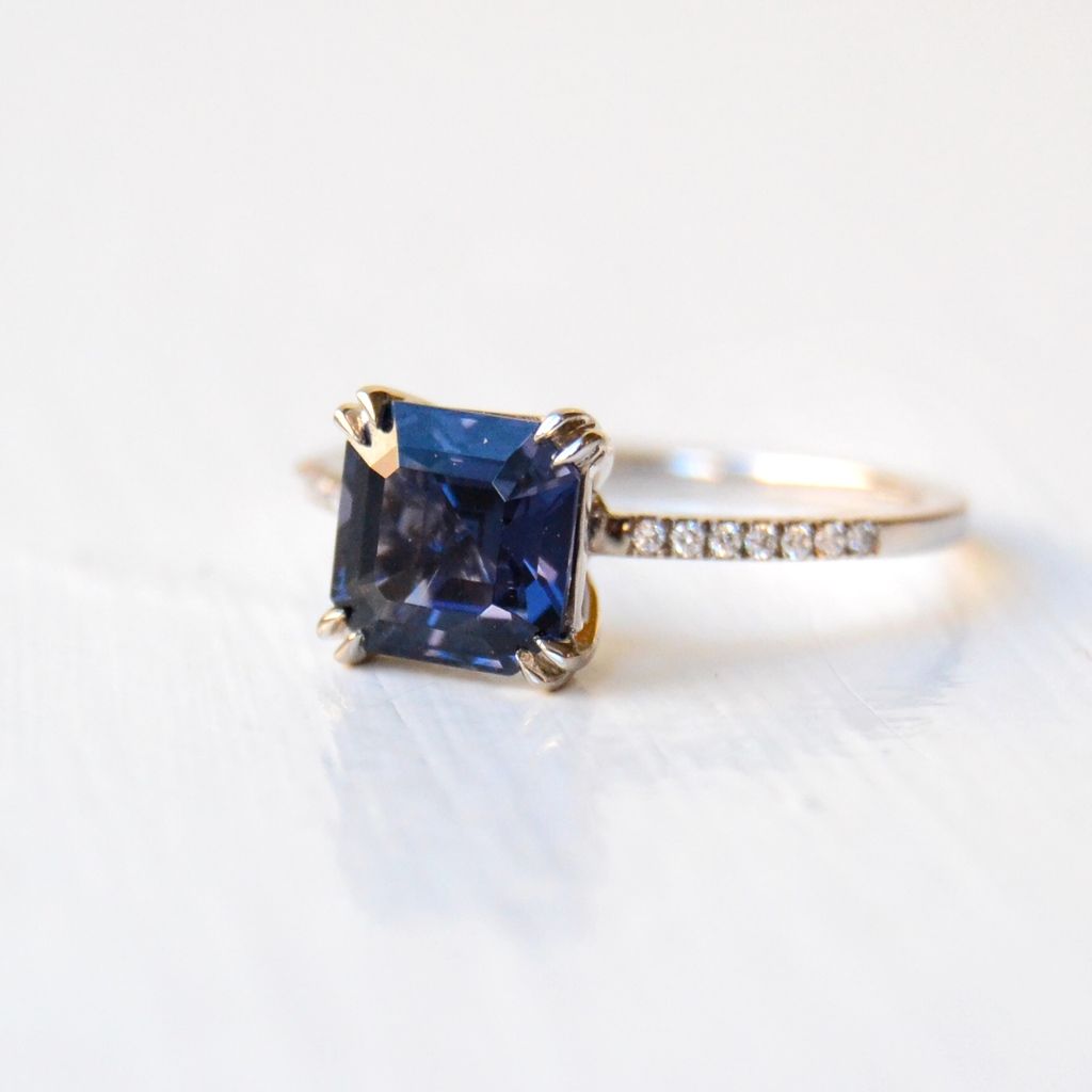 Alu Gala Ring aus 18K Weißgold I Diamanten & Spinell