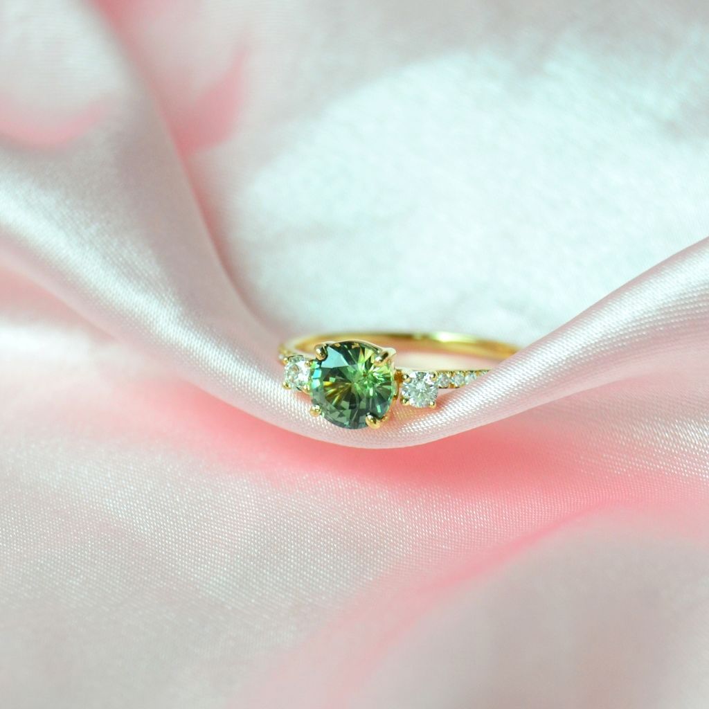 Boho Varna 18K Gold Ring w. Diamonds & Sapphire