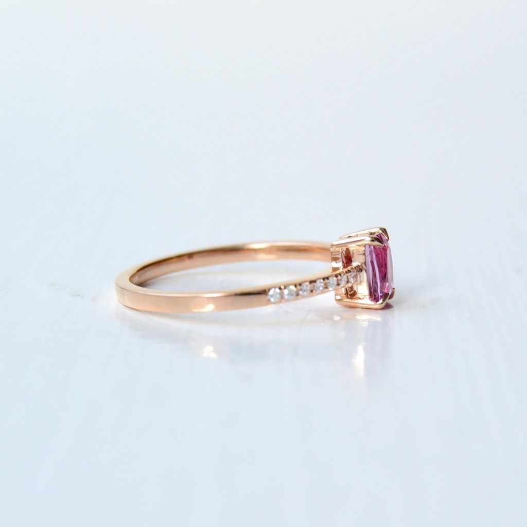 Digu Rosa 18K Rosegold Ring w. Diamonds & Sapphire
