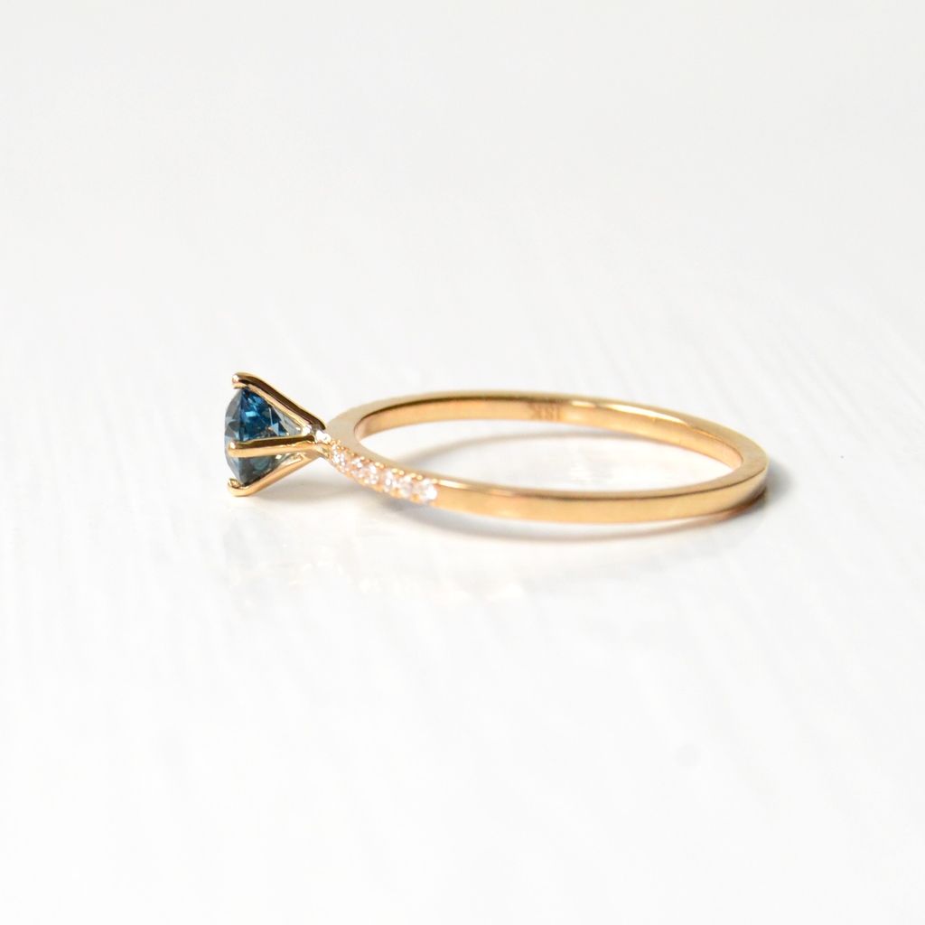 Hima Kola 18K Gold Ring w. Sapphire & Diamonds