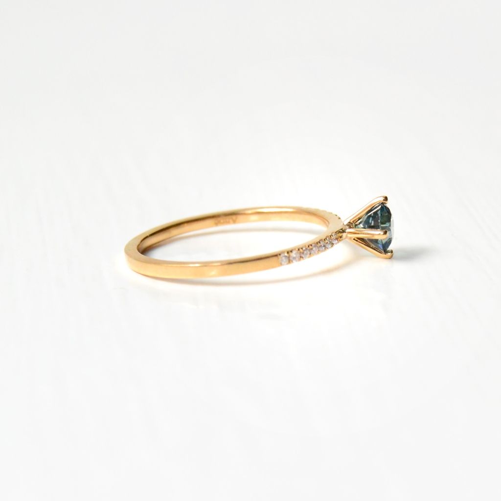 Hima Kola 18K Gold Ring w. Sapphire & Diamonds