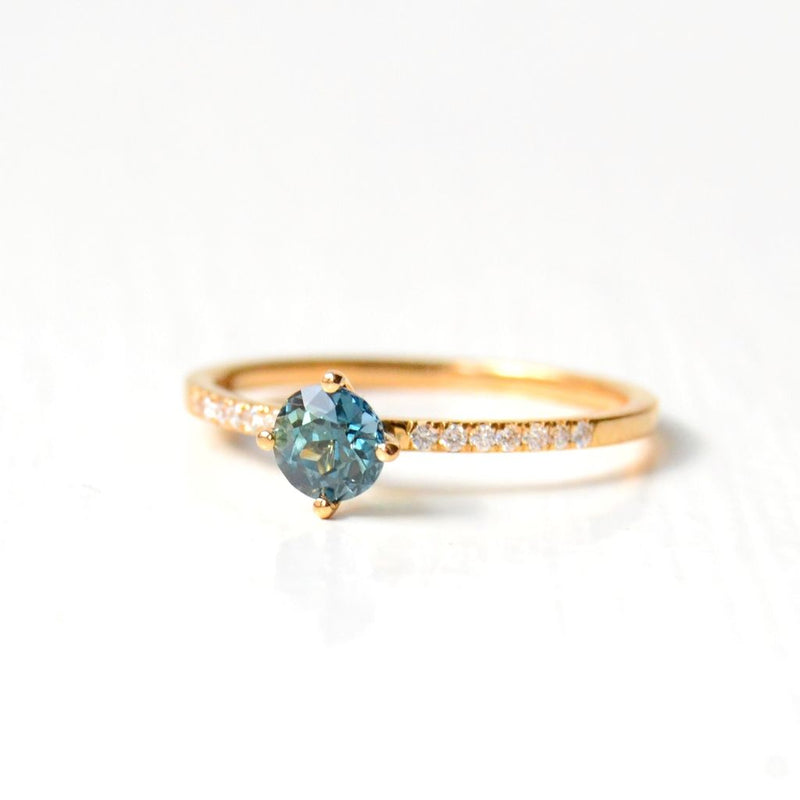 Hima Kola 18K Gold Ring w. Sapphire & Diamonds