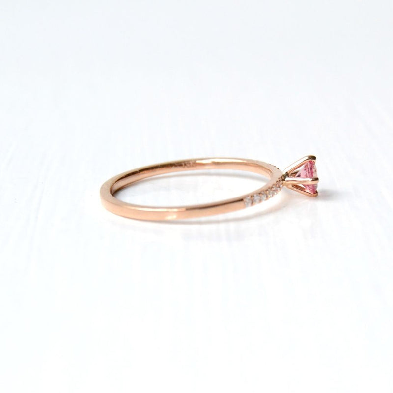 Hima Pic Ring aus 18K Rosegold I Saphir und Diamanten