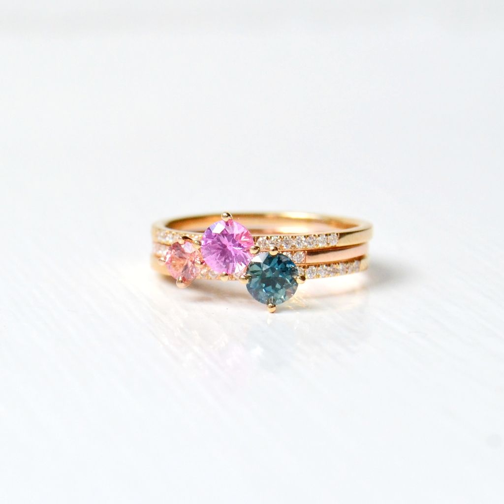 Hima Goldring aus 18K I Rosa Saphir und Diamanten