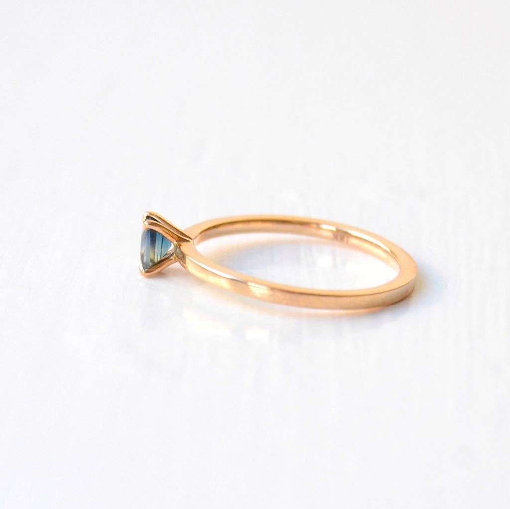 Kola Ekala 18K Rosegold Ring w. Sapphire