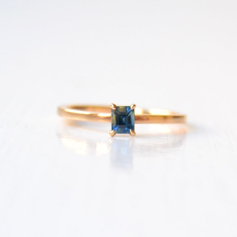 Kola Ekala 18K Rosegold Ring w. Sapphire