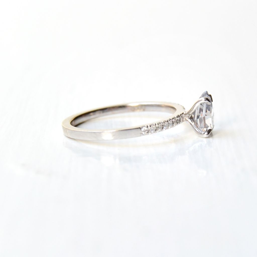 Paliha Sudu 18K Whitegold Ring w. Sapphire & Diamonds