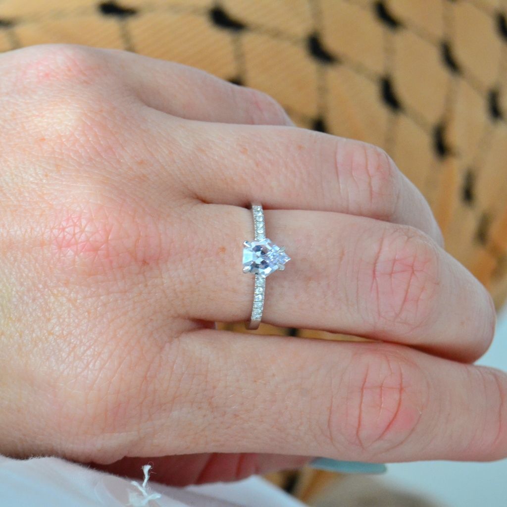 Paliha Sudu 18K Whitegold Ring w. Sapphire & Diamonds