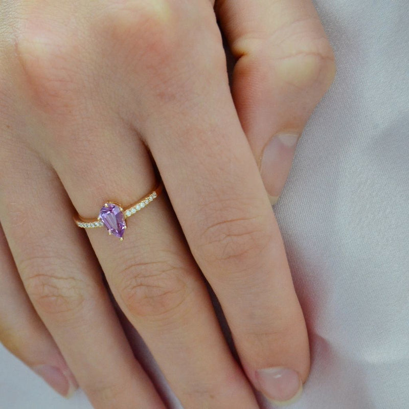 Rosa Nutana 18K Rosegold Ring w. Sapphire & Diamonds