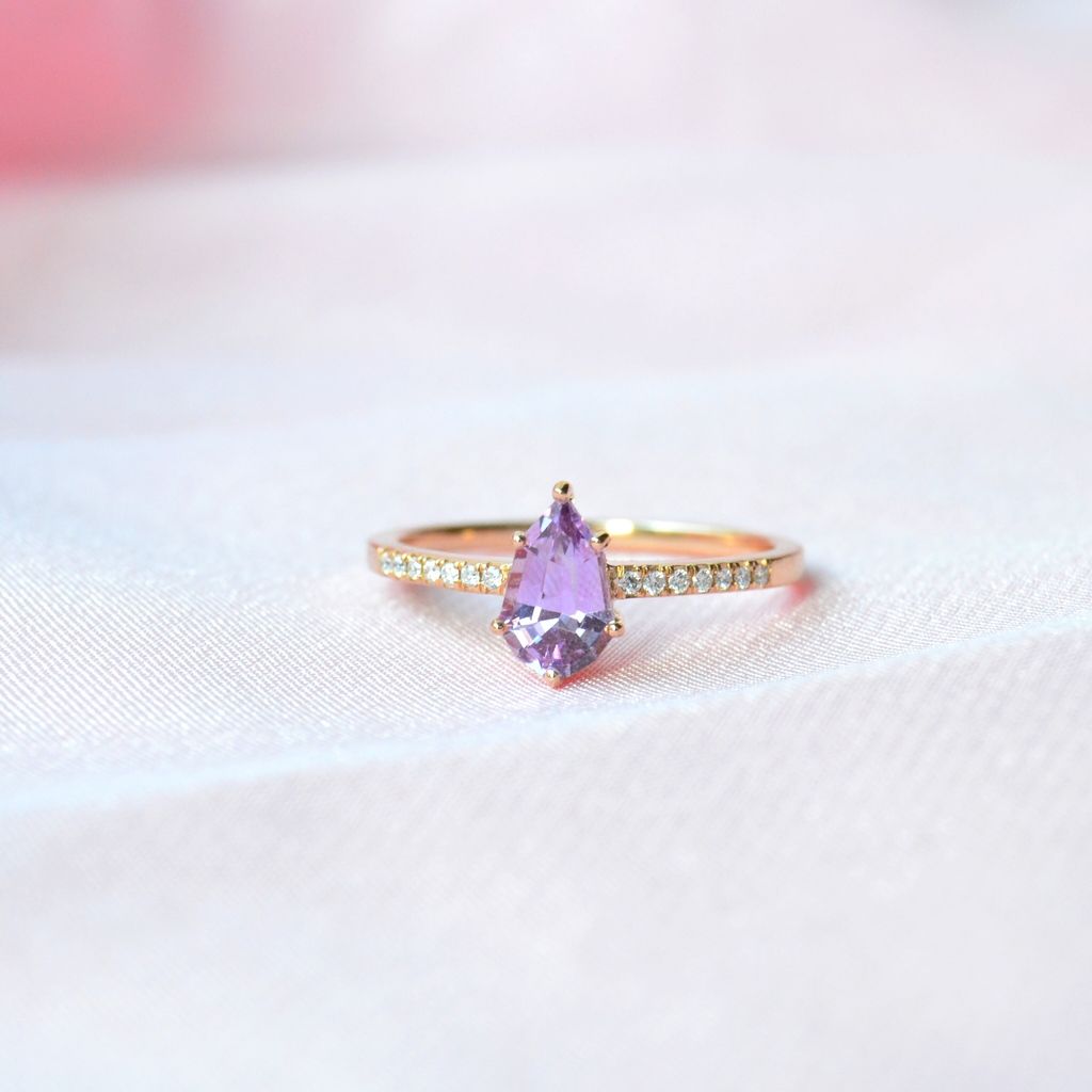 Rosa Nutana 18K Rosegold Ring w. Sapphire & Diamonds