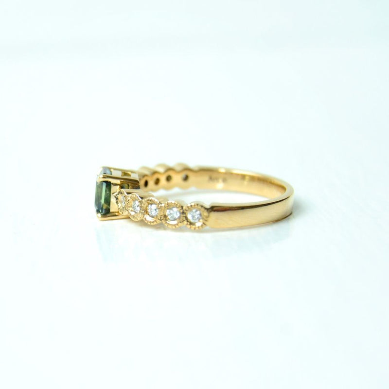 Tanakola 18K Gold Ring w. Sapphire & Diamonds