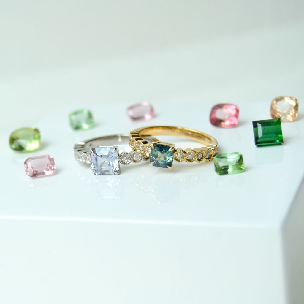 Tanasudu 18K Whitegold Ring w. Sapphire & Diamonds