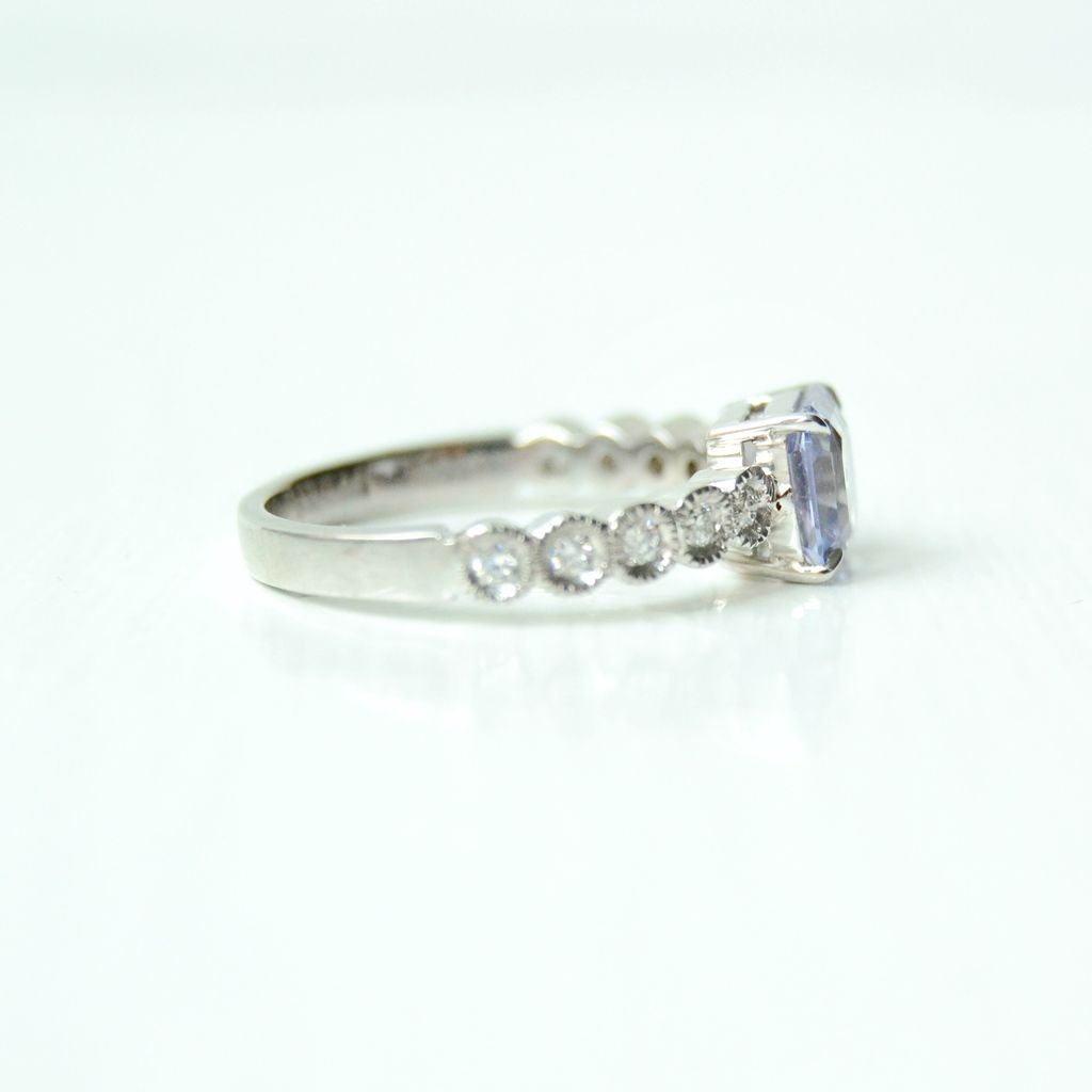 Tanasudu 18K Whitegold Ring w. Sapphire & Diamonds