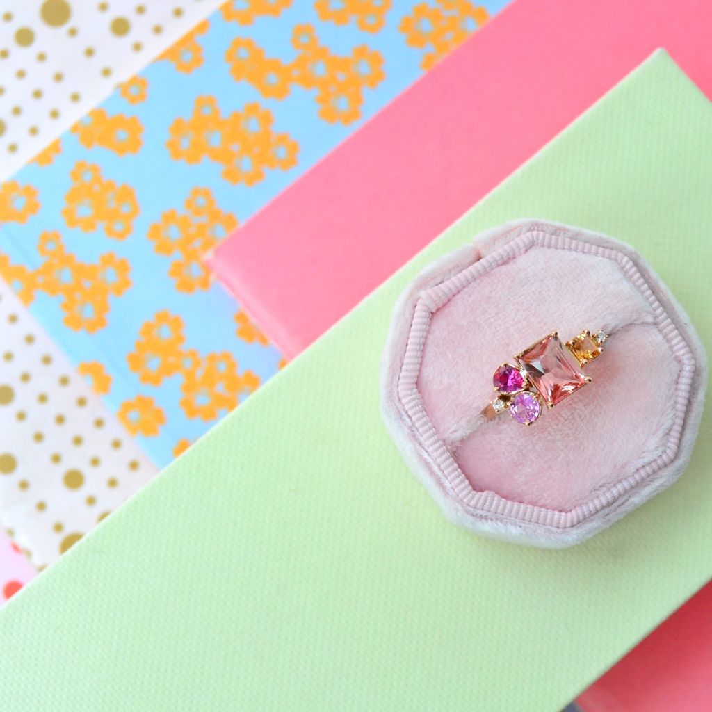 Varnaya Taruva 18K Guld Ring m. Turmalin, Safir, Rubin & Diamanter