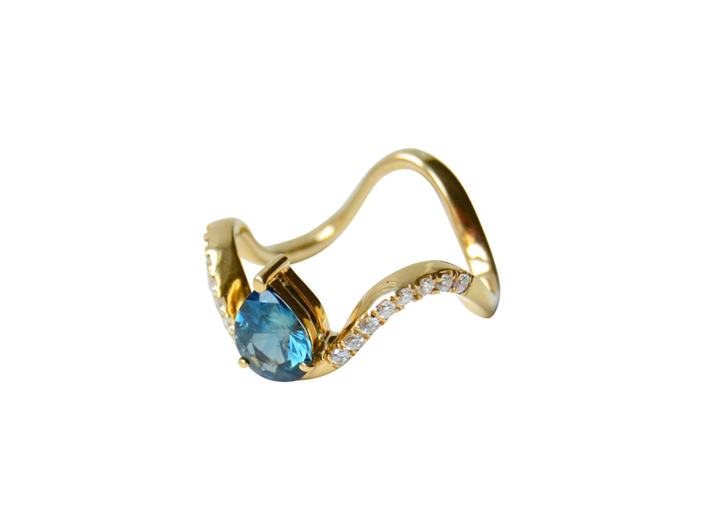 Mutu Kola 18K Gold Ring w. Diamonds & Sapphires