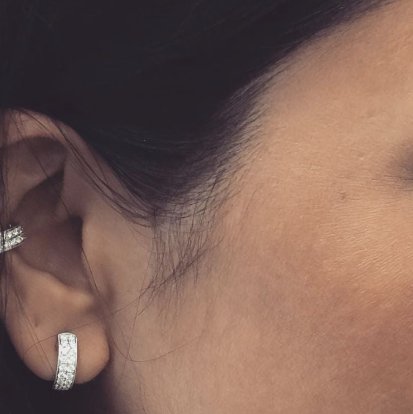 Parallel Medium 18K Gold, Rosegold or Whitegold Hoops w. Diamonds