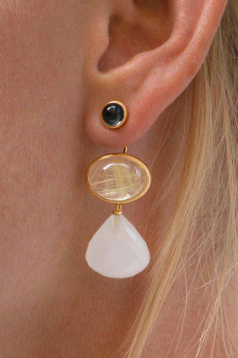 Lotus 18K Gold Studs w. Topaz