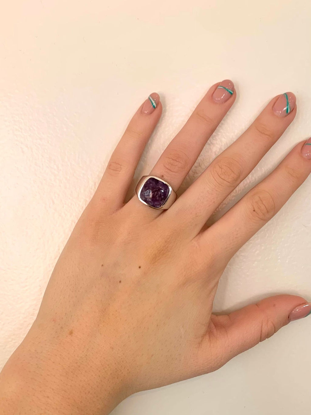 IX Kissen Signet Charoite Ring